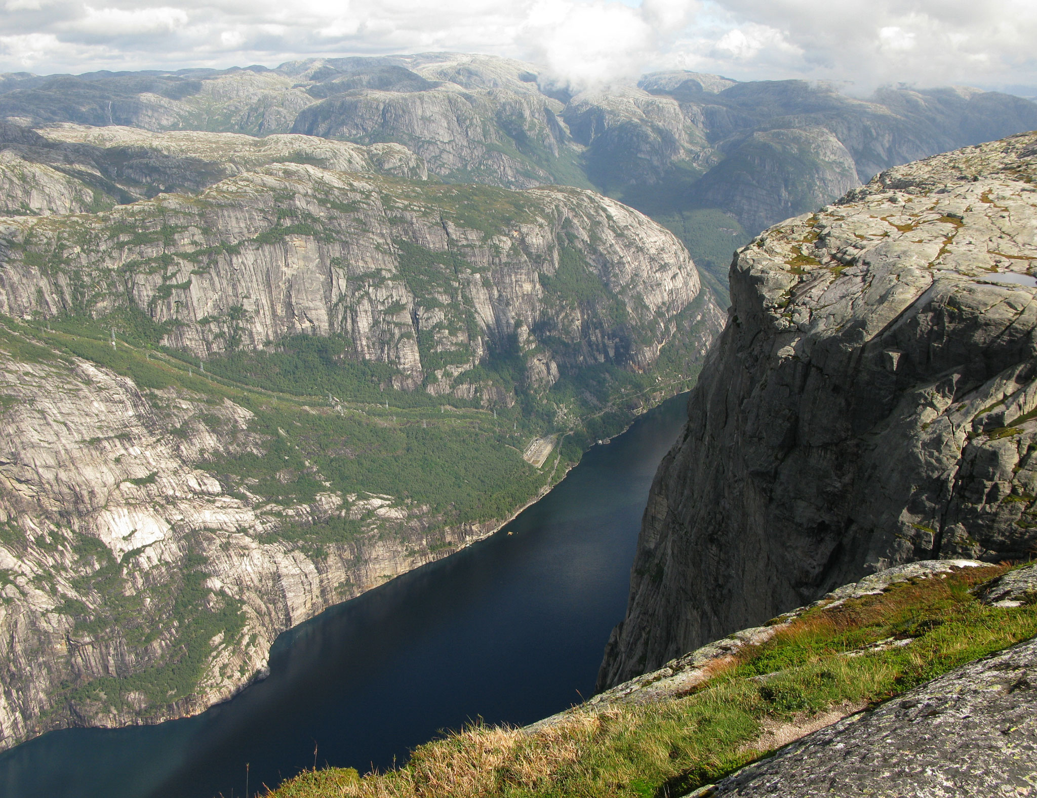 Kjerag, Lysebotn